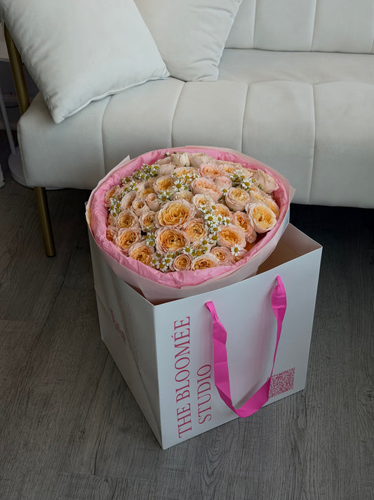 Spray garden roses with daisy